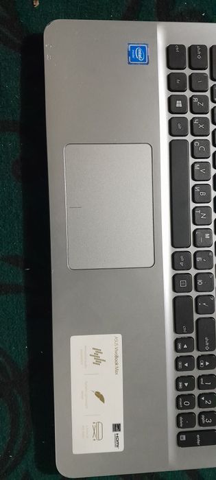 Asus notbok sotiladi