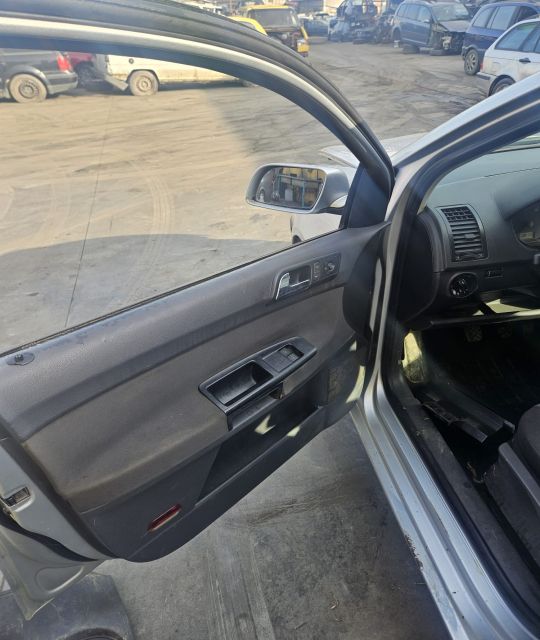 Contact cu cheie Volkswagen VW Polo 2002 1.2 MT (64 hp)