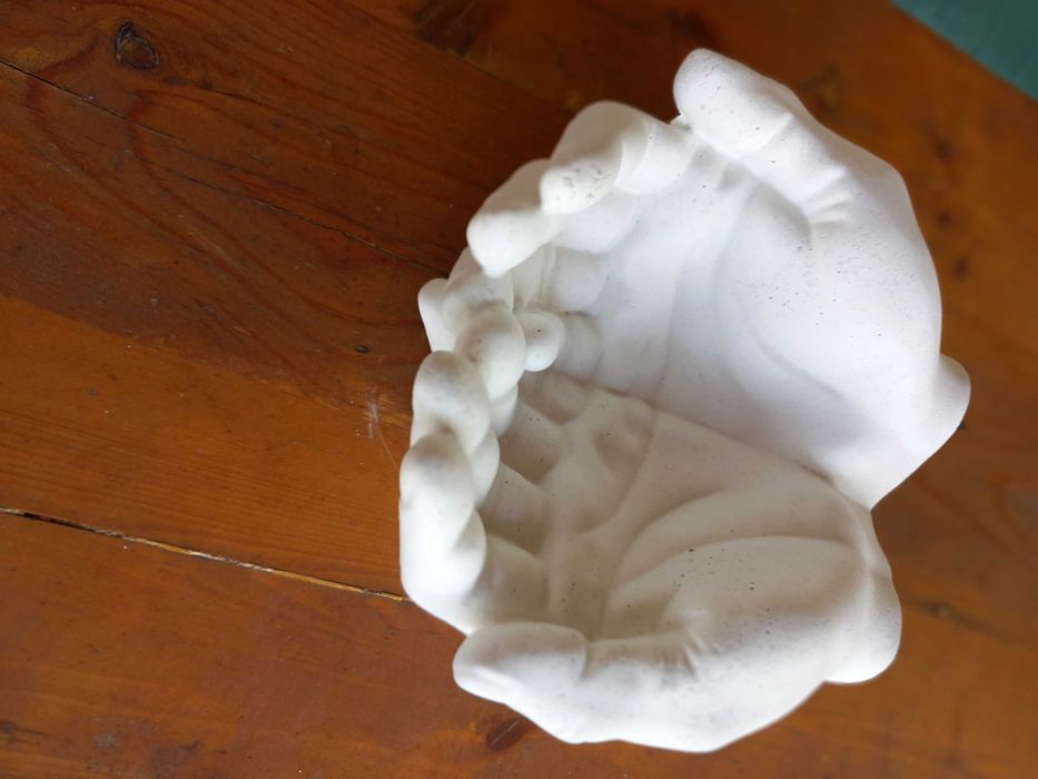 Бетонова фигурка-ръце