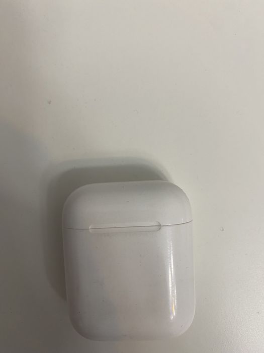Продам наушники AirPods белый