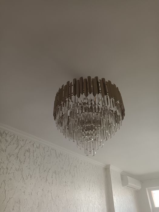 Продается люстра для зала или гостиной