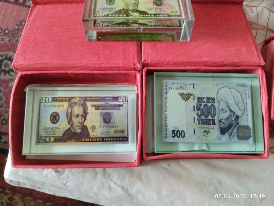 Сувенир купюра в стекле