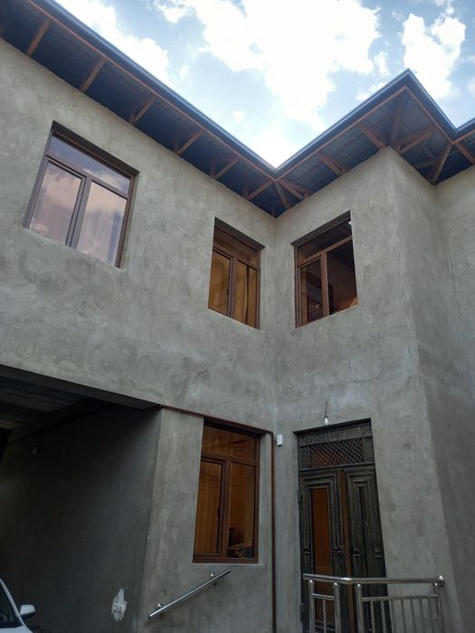 Уч Тепада Ховли сотилади