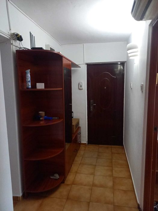 Se inchiriaza Apartament 3 camere in zona linistita complet utilat