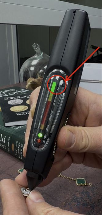 Van Cleef  гривна 18к