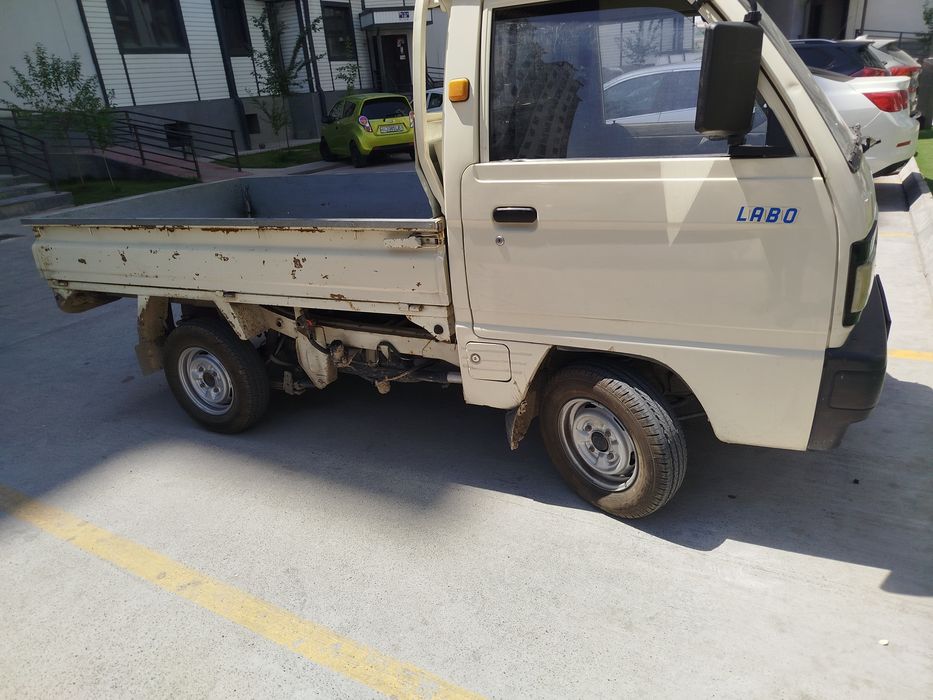 Labo sotiladi yurib turgan moshina