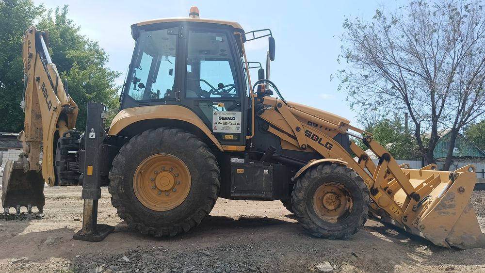 Экскаватор- погрузчик 3в1