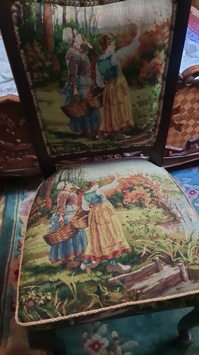 Антикварный стул