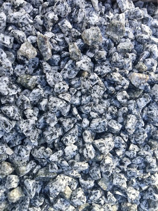 Piatra ,marmura decorativa diferite culori si diferite dimensiuni,