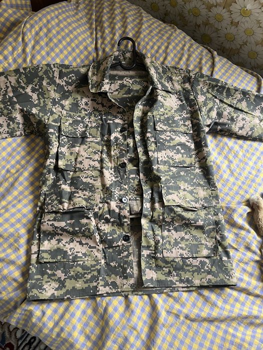 Продам 2 комплекта военной формы для 10-11 классников