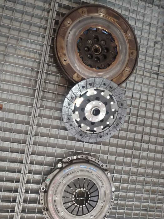 kit ambreiaj volanta masa dubla 2.0 d n47d20c bmw seria 1 e81 e87  disc 8,1mm   7637279