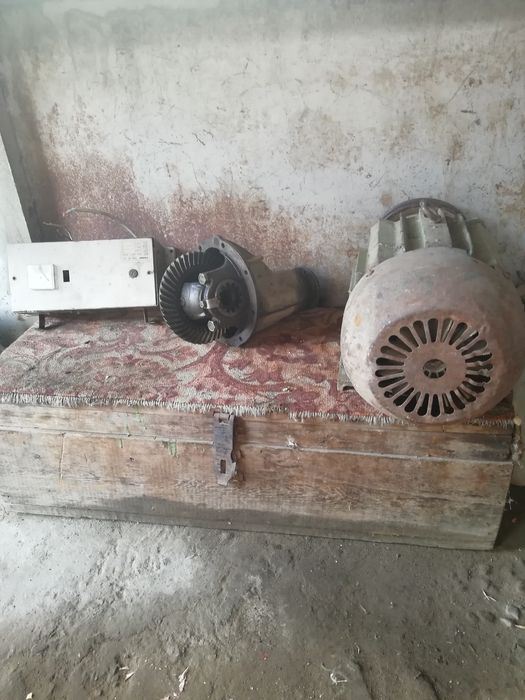 Мотор электрический.