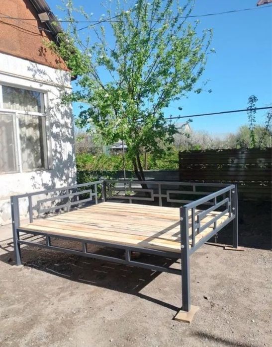 Услуги сварщика, плотника, мастера на час.