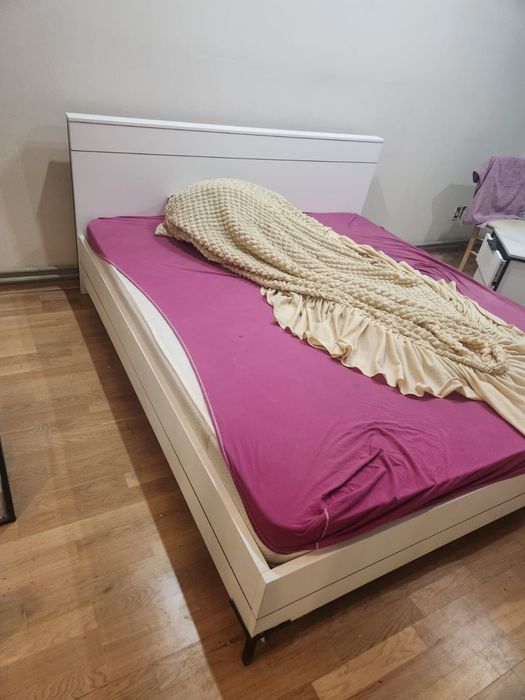 Продам спальный гарнитур