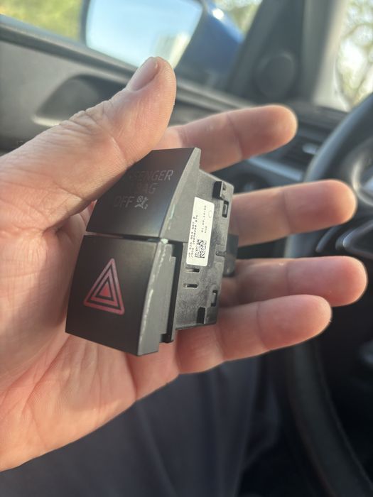 VAG кнопка Аварийка skoda