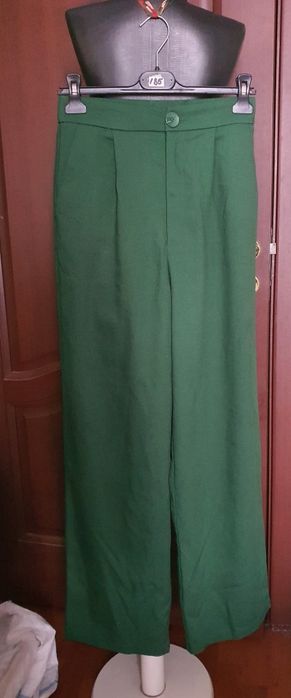 Pantaloni largi verzi Stradivarius