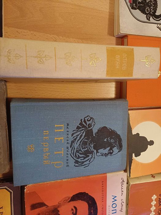 Книги, романи, стихосбирки