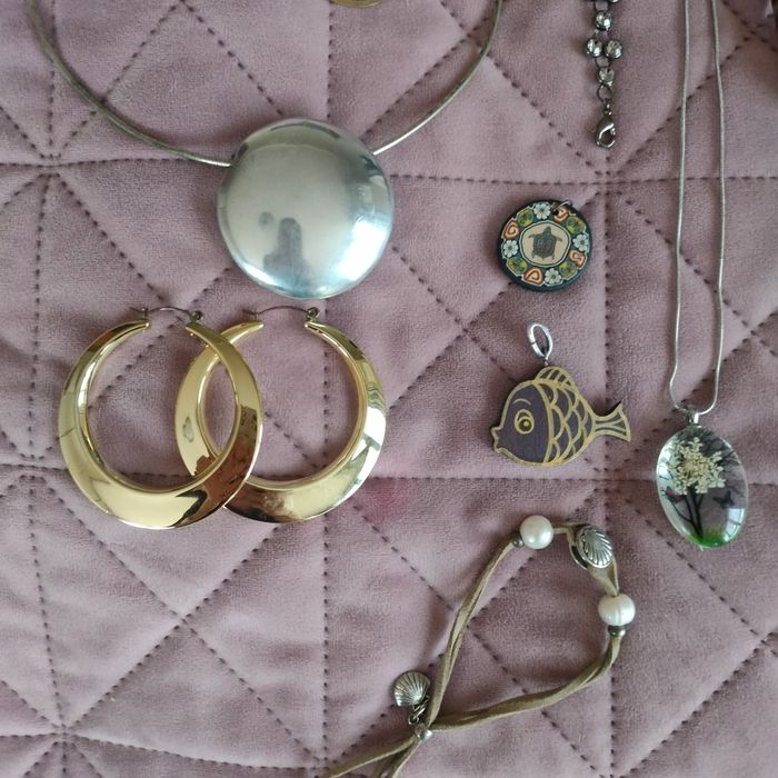 Лот бижута, обеци, колиета, гривни, медальони, брошки, диадема