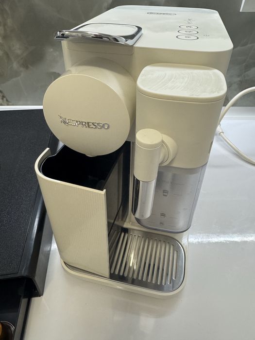 Espressor Nespresso Delonghi Lattisima One