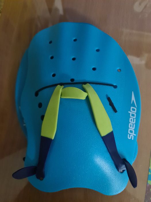 это лопатки для плавания Speedo Tech Paddle.