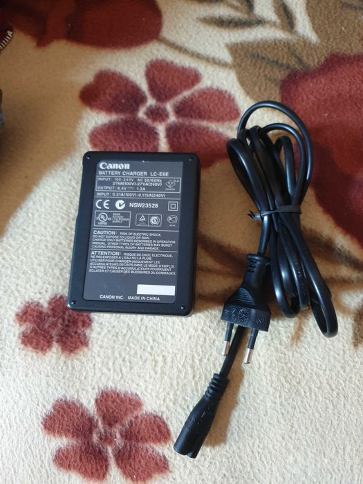 Продам оригинальное зарядное устройство Canon LC-E6E