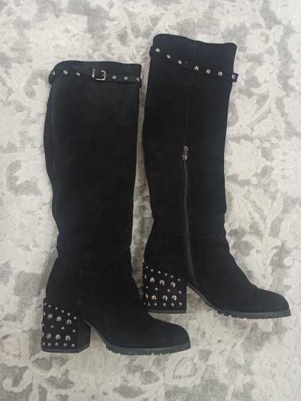 Продам замшевые сапоги