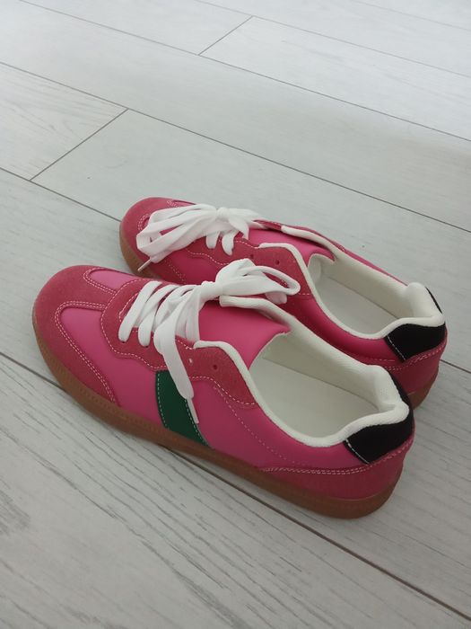 Женские кроссовки 40-41 размер