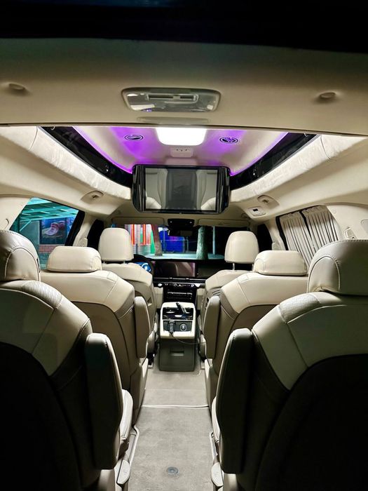 kia karnival. аеропортдан кутволиш ва кузатиш тошкент буйлаб саёхат