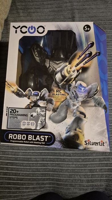 Робо бласт/ Robo blast SilverLit черен интерактивен робот