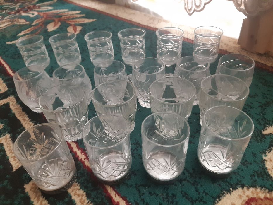 Рюмки хрустальные.