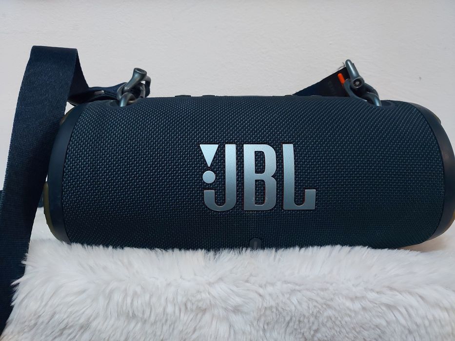 Boxă JBL cu curea