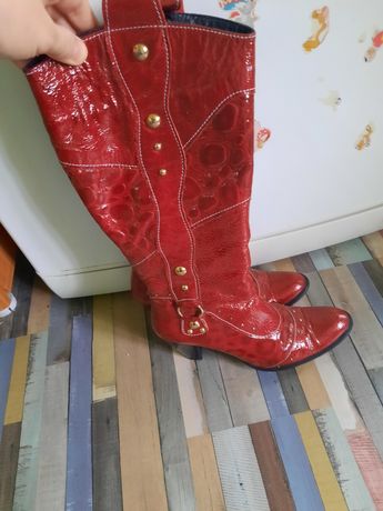 dating cizme de roșii roșii de epocă)