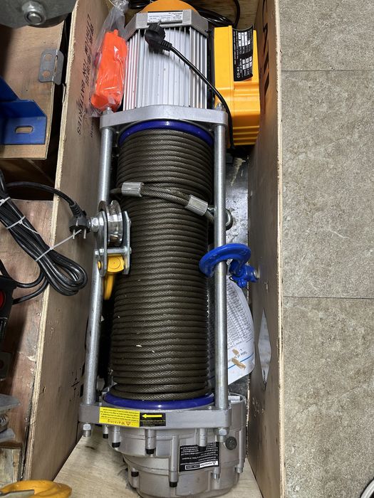 Лебедка электрическая 1250/2500кг 100м 220в