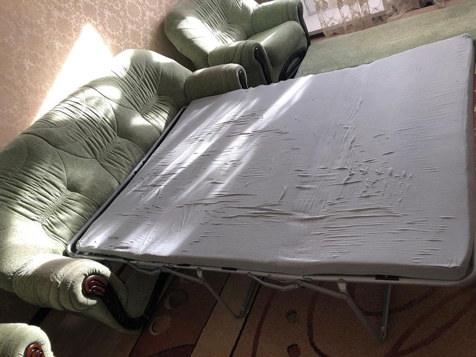 Диван с двумя креслами