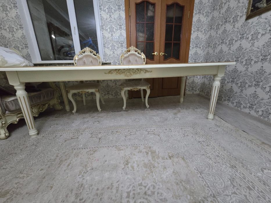 Стол и 6 стульев