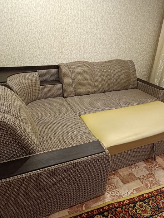 Продам угловой диван.