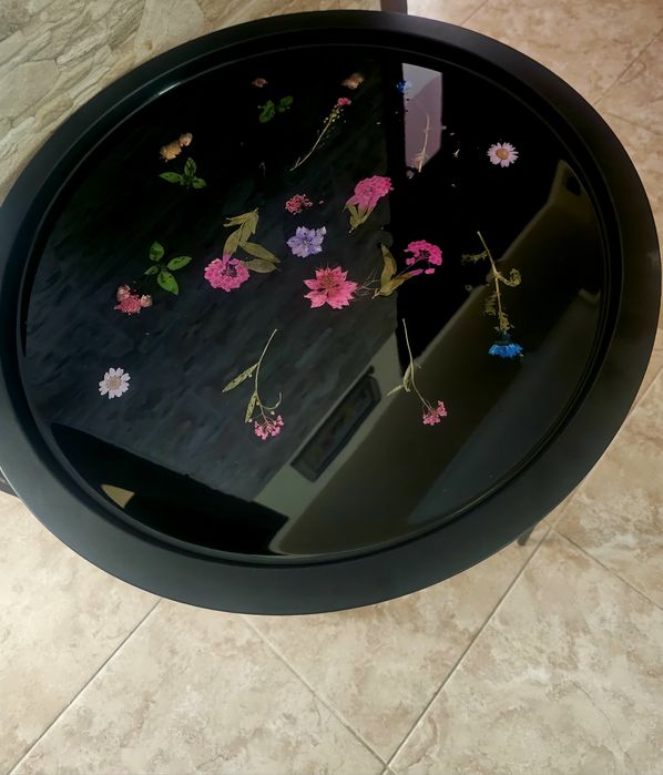 Масичка за кафе с цветя и епоксидна смола