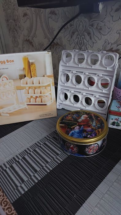 Продаётся органайзер-трансформер для хранения яиц в холодильнике.