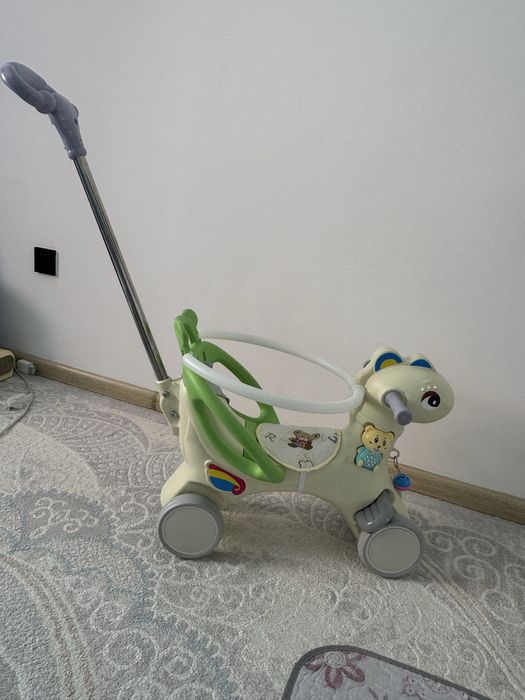 Ходунок өте жеңіл,әдемі.