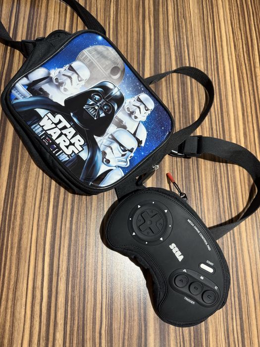 2 бр. момчешки чанти, носени веднъж – 15 €