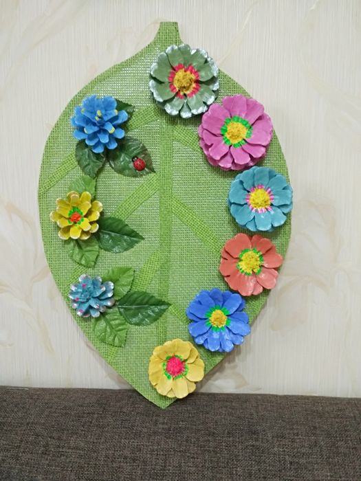 Картины из шишек.