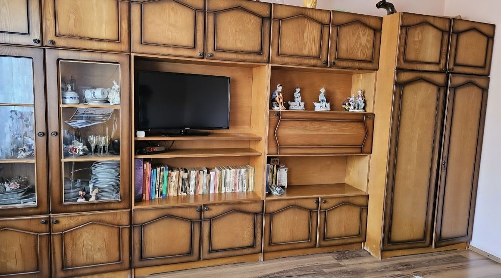 Vând mobilă veche din lemn – stare bună