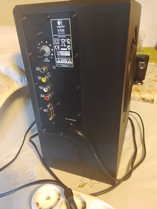 Subwoofer , in cutie din lemn MDF.
