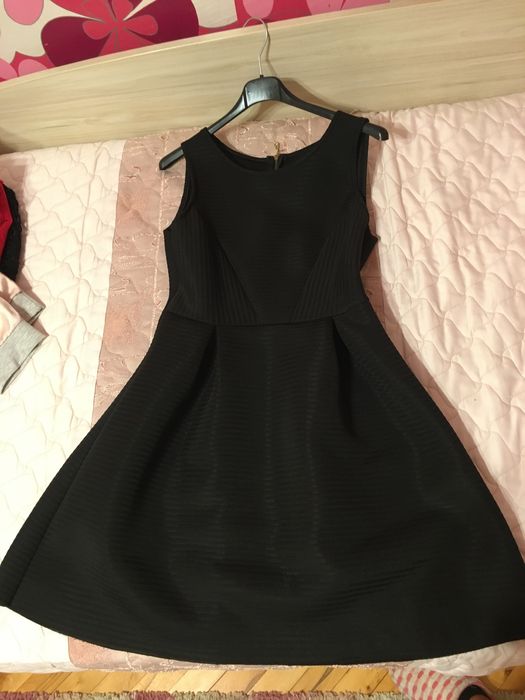 Черна рокля