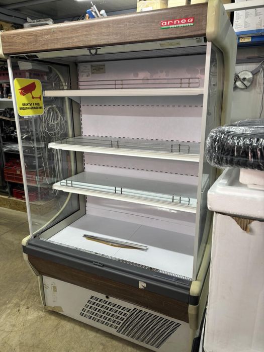 Хладилна витрина  с нов компресор отворена с щора ВхДхШ 200/85/125см