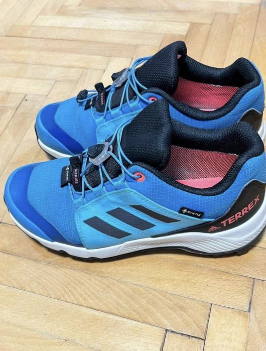 Adidași Gore-tex
