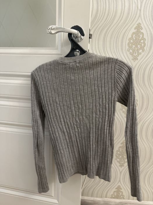 Серый, стильный лонгслив