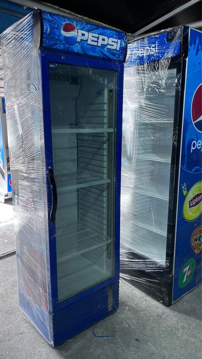 Vitrina frigorifica verticala cu o usa pentru sucuri