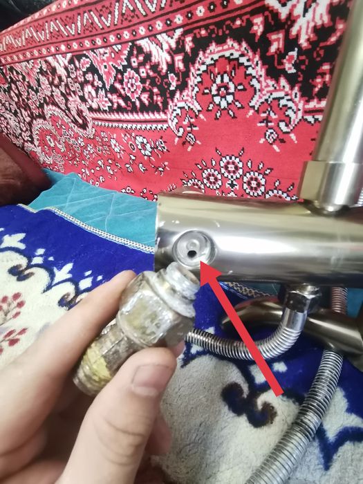 Продаю ванный набор. Смеситель + лейка .