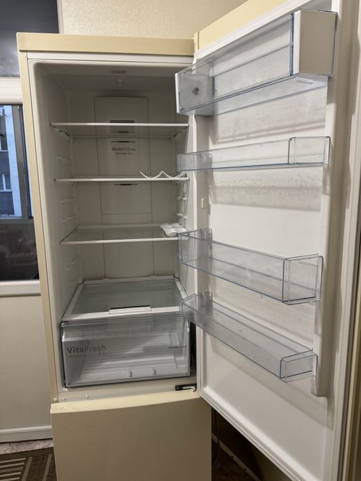 Холодильник Bosch в отличном состоянии!